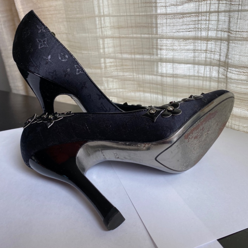 Louis Vuitton black monogram satin pumps heels 35.5 Italy pat leather decor - Picture 7 of 12